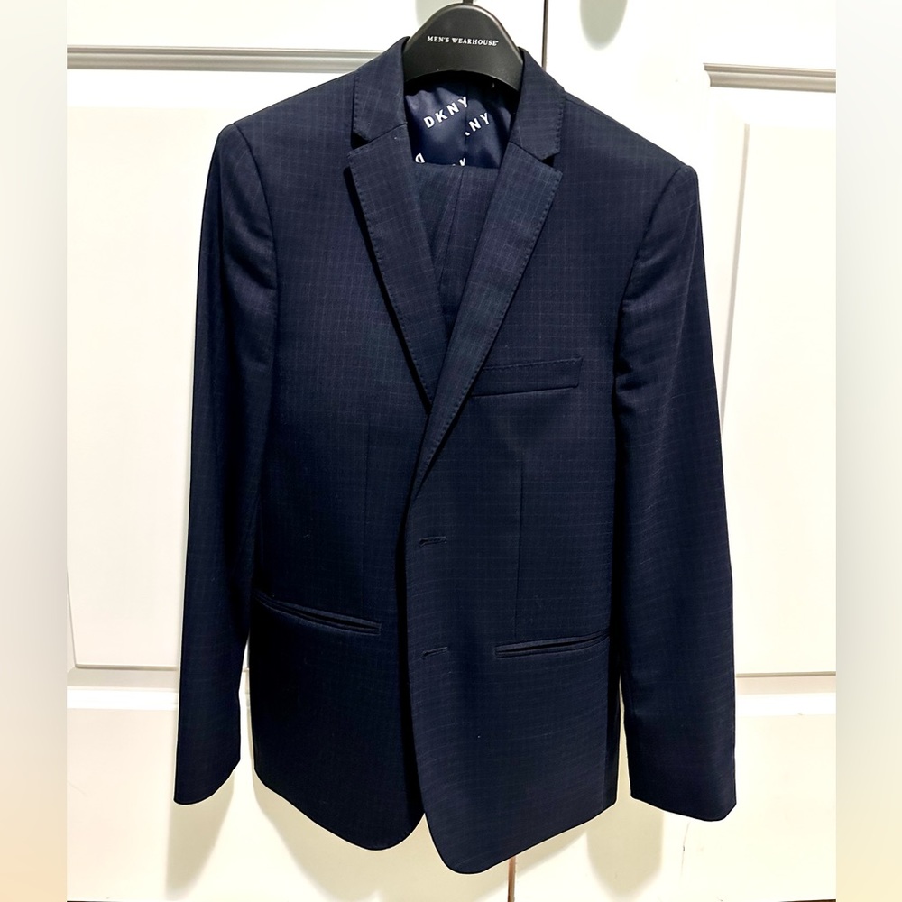 DKNY Boy’s navy suit 14R